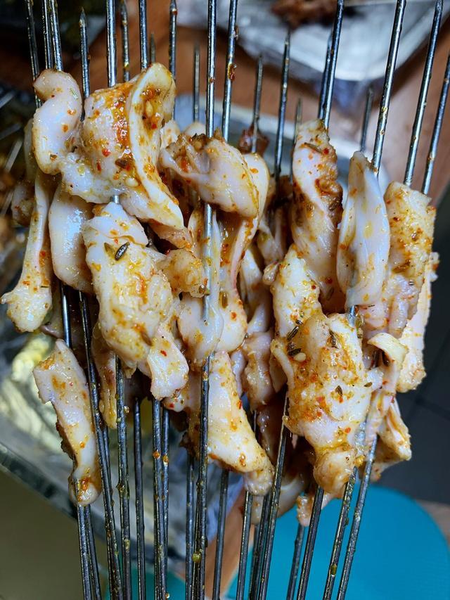 正文                 懒弦子   也是"东北特色烤串"之一,男士必点串