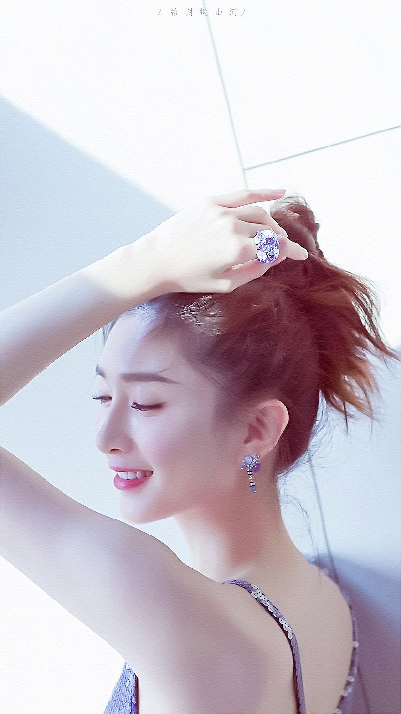 江疏影身穿星光美人鱼裙亮相星光大赏,白到发光的肌肤成亮点