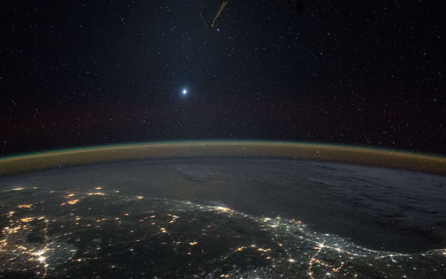 当日光普照大地你可否想过夜空璀璨星辰为何没有在白天出现