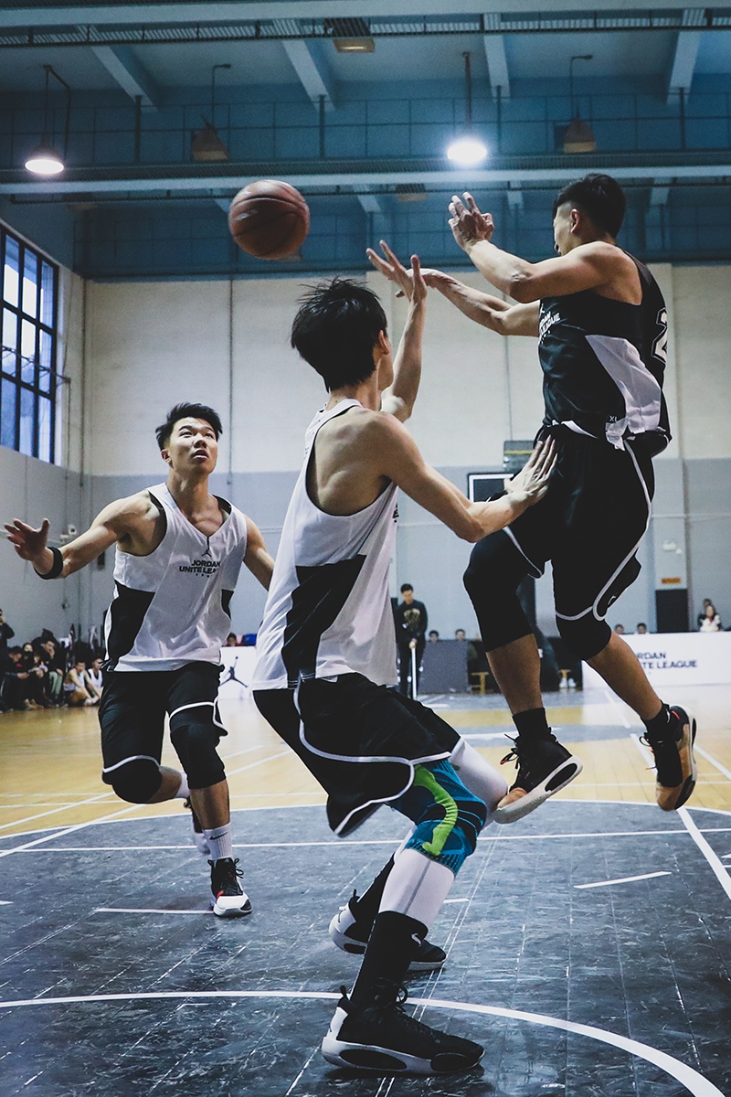 最终由牛瑞峰和赖宇航率领的队伍顶住对手的轮番挑战,用实力赢得了站