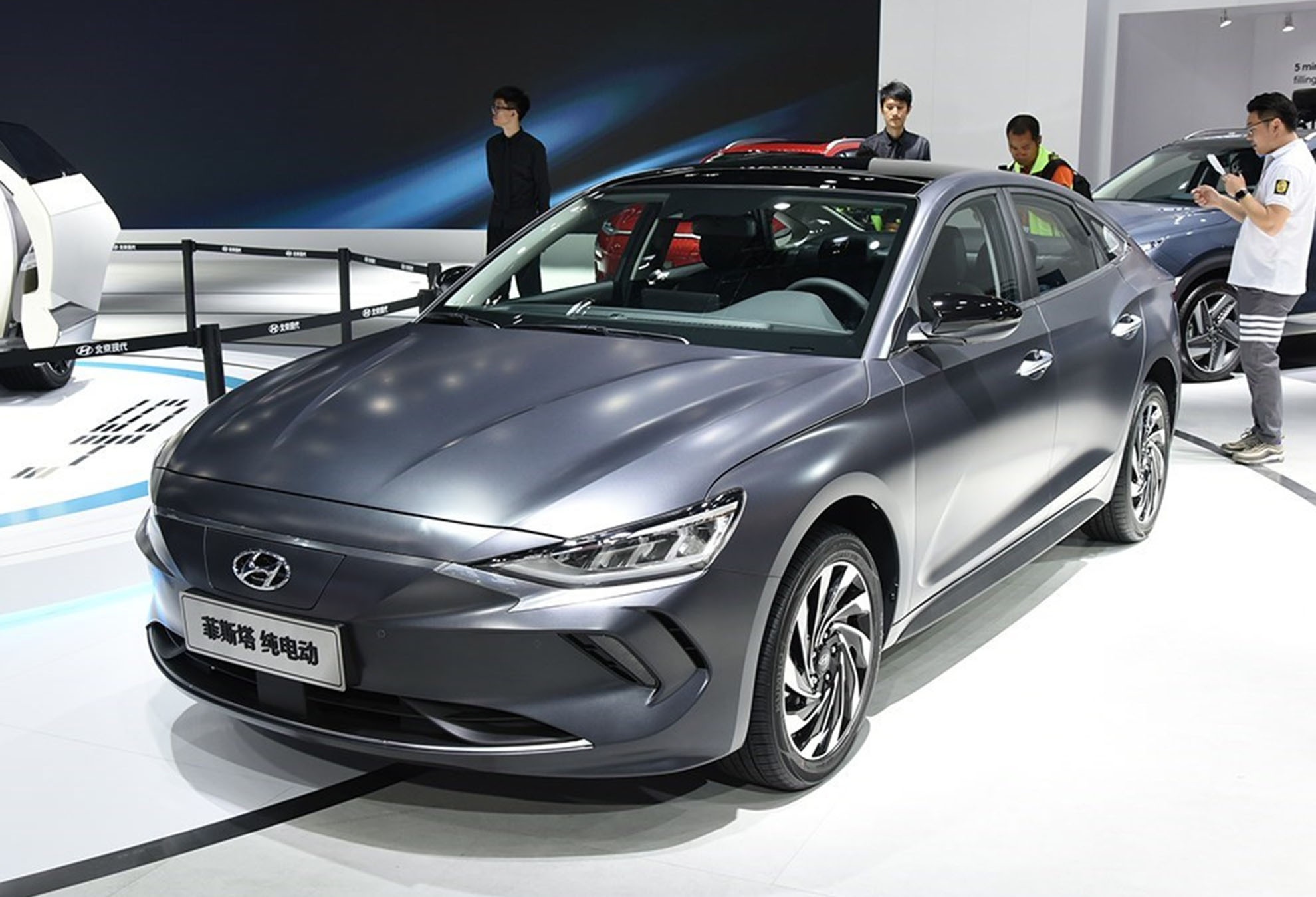 启用纯电专用平台现代集团投资870亿美元全速推进新能源