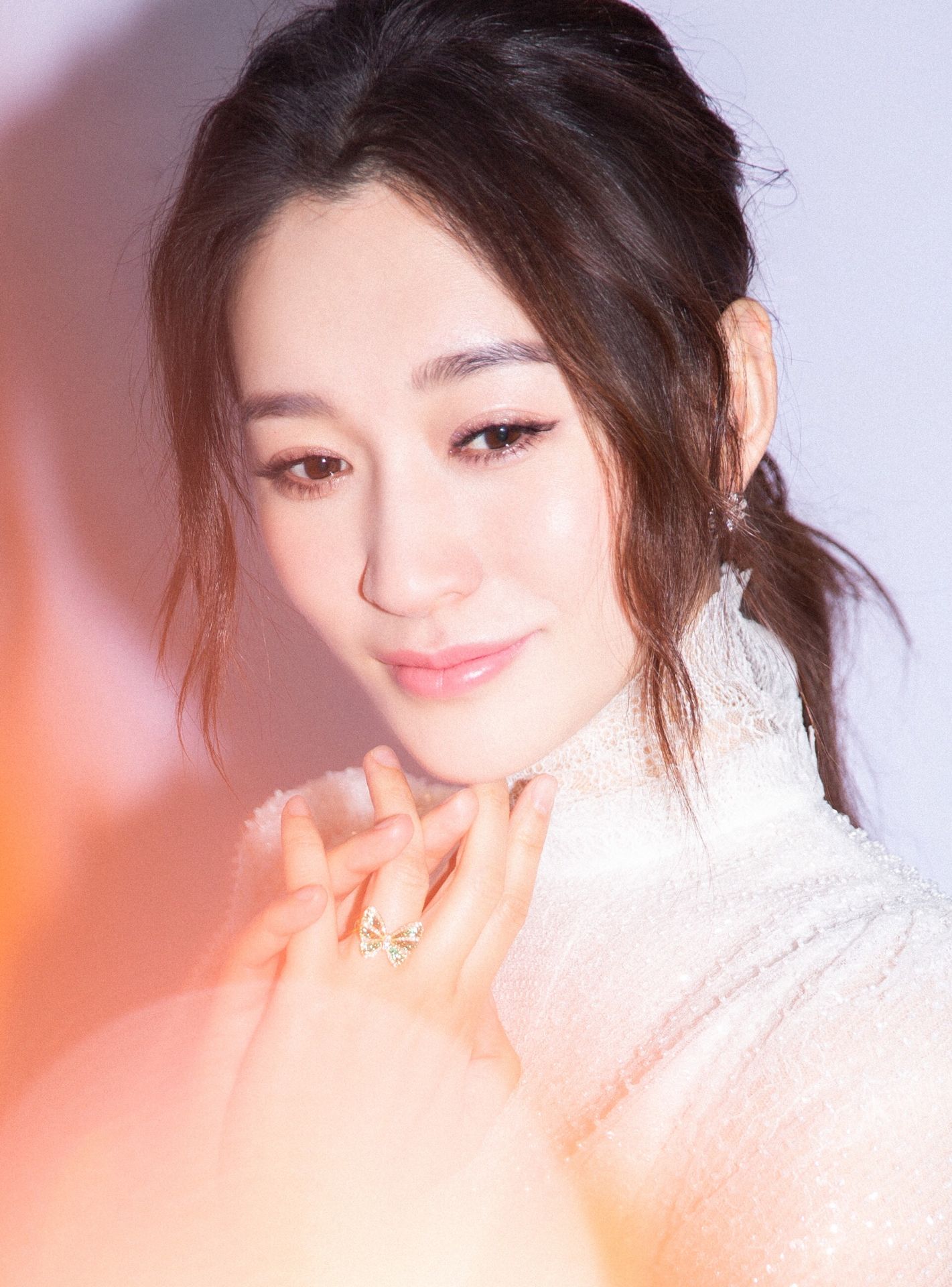 《庆余年》里的李小冉演技卓越,戏外的她穿搭更圈粉