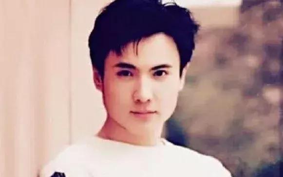 贾玲:我年轻时颜值不低,沈腾:谁还不是呢?岳云鹏"退出群聊"