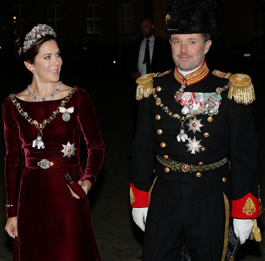 丹麦皇室举办2020年新年招待宴会和接见会