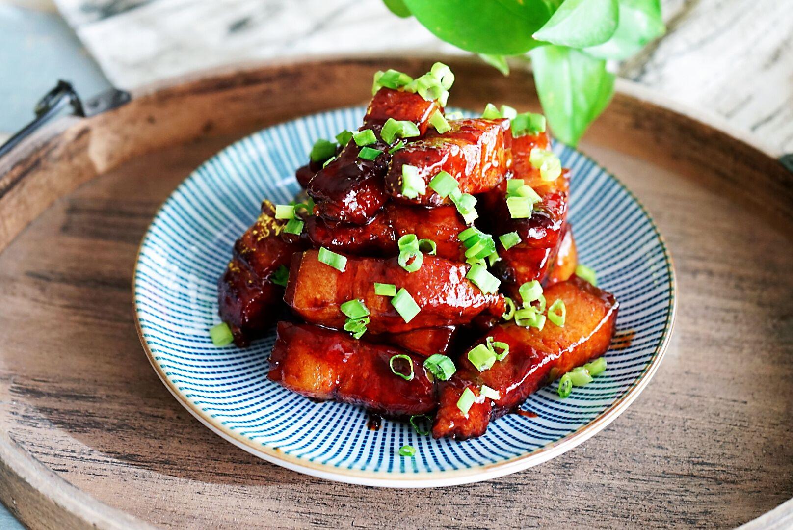 过节再节省,也少不了这道经典红烧肉,软糯香滑,全靠这三个步骤