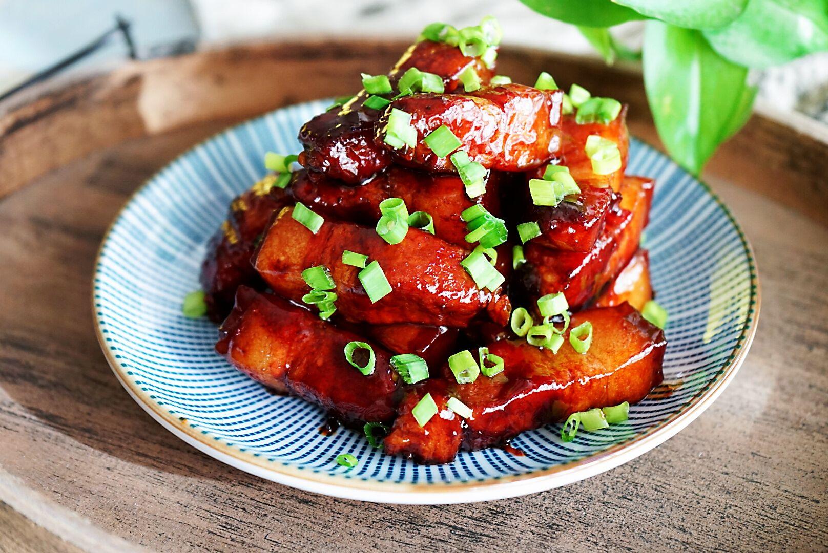 过节再节省,也少不了这道经典红烧肉,软糯香滑,全靠这三个步骤