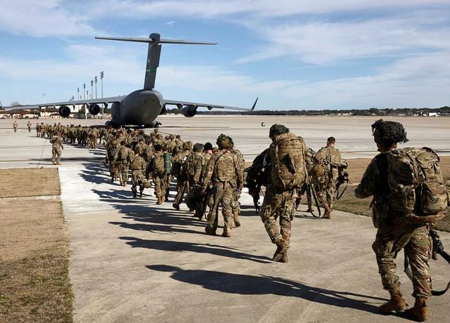 周三在推特上写道,"今天早上,超过650名美国伞兵和装备开始进行部署