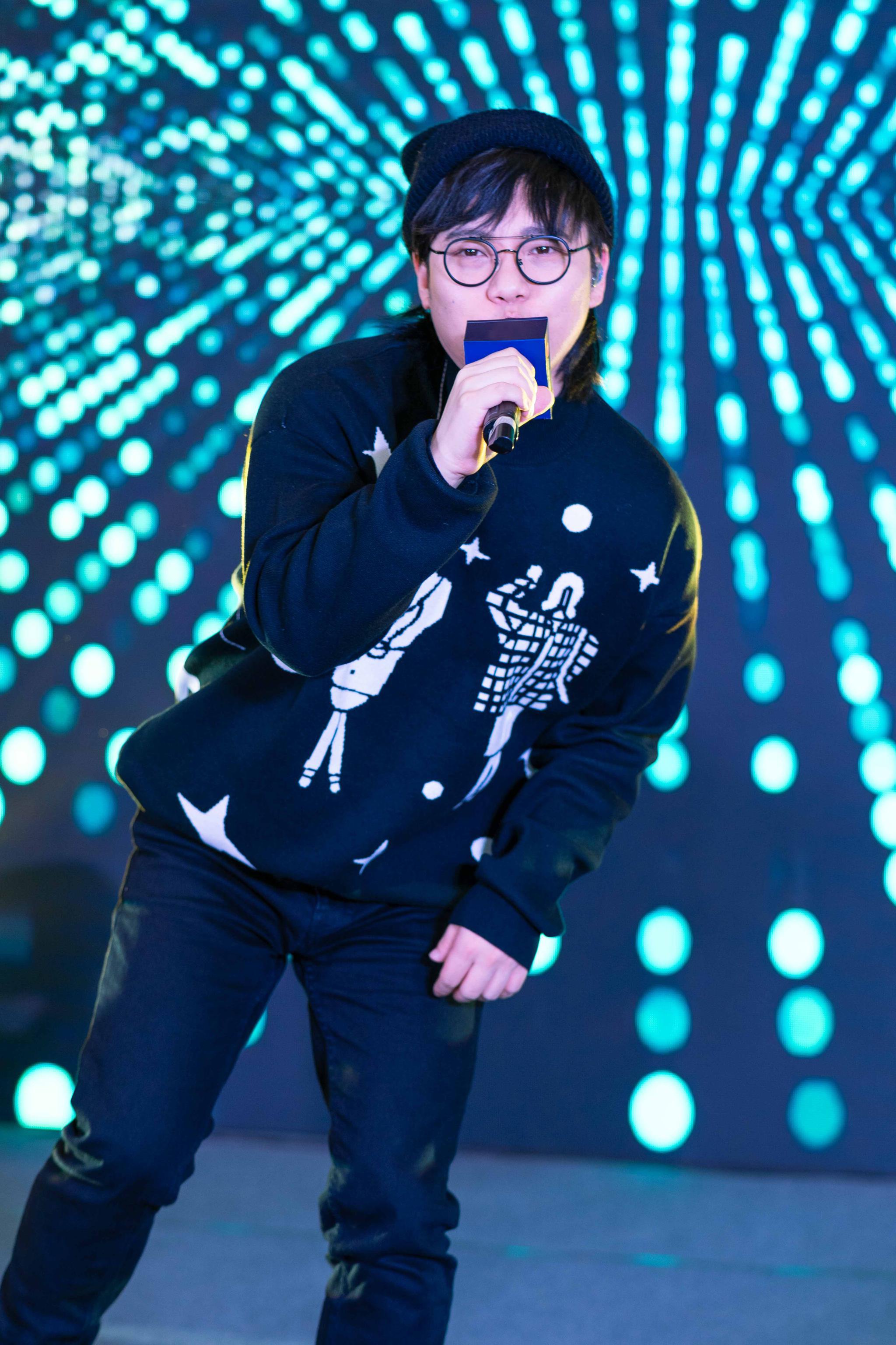 歌手李琦新年首唱亮相济南 严寒冬日收获粉丝温暖礼物