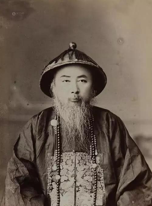 他托付好友照顾妻子妻子却和好友同居生子后来她还找丈夫要钱