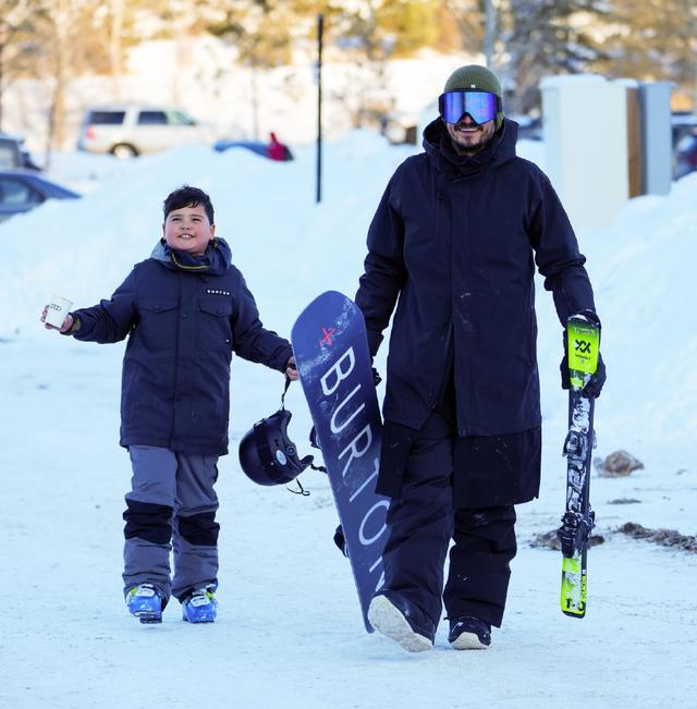 自从和可儿离婚后,小开花就成了两人共同抚养的娃了,现在可儿早已再婚