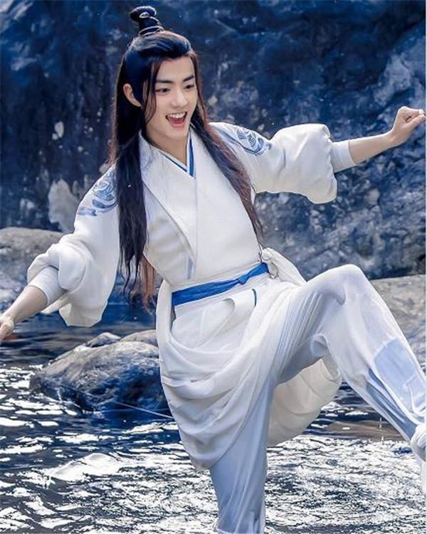 师姐宣璐做客《野生厨房》,还原"莲藕排骨汤",一句话引回忆潮