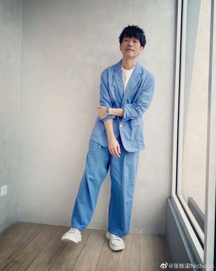 微笑pasta张栋梁现身变黝黑瘦到认不出无戏拍靠走穴捞钱