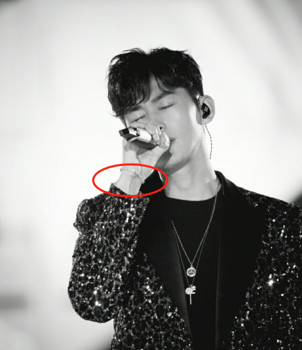 张翰戴zs字样项链加上新年祝福和手链和郑爽要复合了