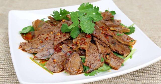 简单易学的凉拌牛肉香辣酥嫩下酒佐饭皆宜