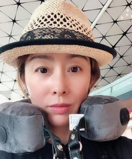 现50岁的张敏近照曝光除了嘴角的那颗痣变化太大认不出