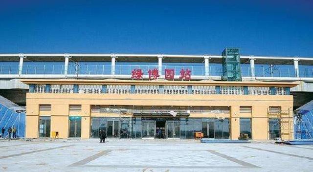 郑开城际铁路上的一座城际高铁站——绿博园站