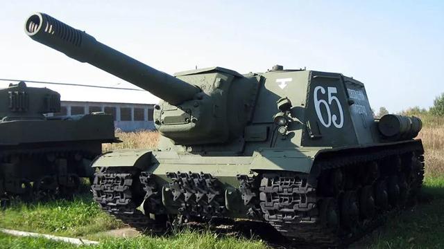 su152自行火炮在二战中,苏军稳固了阵脚后将火炮集群使用,ml-20型火炮