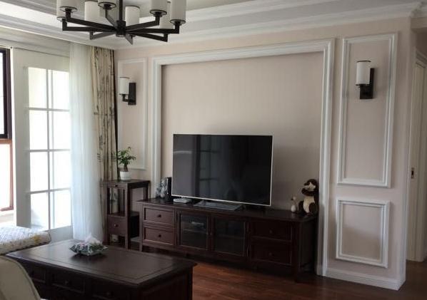 电视墙装修别用大理石了，聪明人都用石膏线来替代，省钱又好看