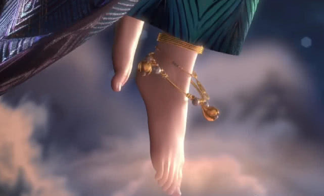 国漫女神的光脚丫,一位未播先火,一位美到窒息,而她:太犯规了