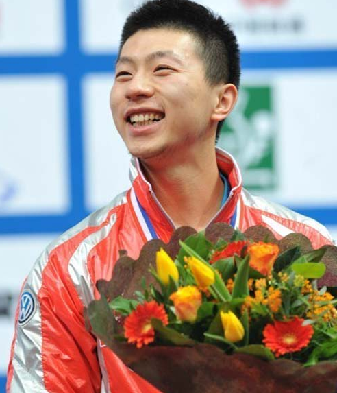 32岁马龙身价千万迎娶河海大学校花儿子已2岁满柜子手办