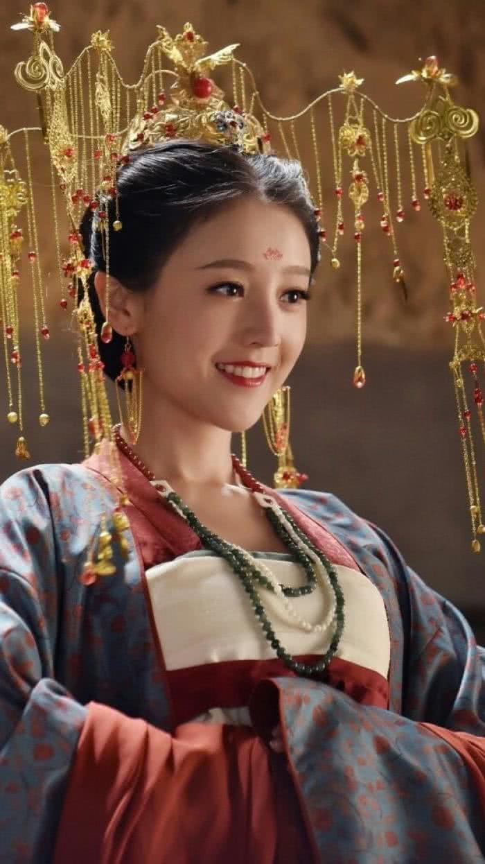 杨蓉:我的孟婆妆美,李沁:我的孟婆装比你美,赵丽颖:都坐下!