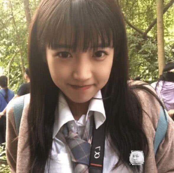 还记得被大富翁看中的14岁"剪刀手女孩"吗?