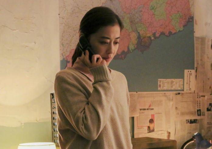 梅婷晒老公视角素颜照发型凌乱却气质十足岁月静好惹人羡