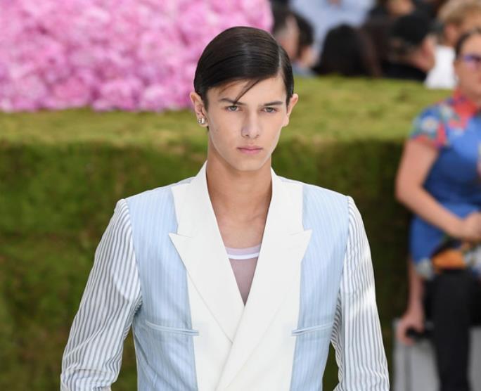 18岁丹麦王子模特出道,被誉欧洲最帅王子