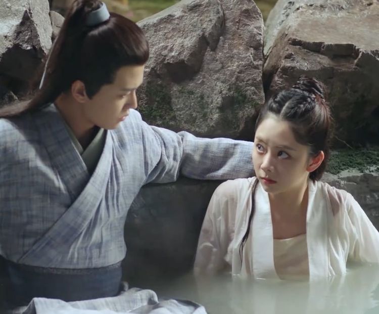 任嘉伦谭松韵泡温泉看到女生咋蹲的真以为自己看错了