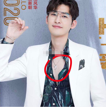 张翰戴zs字样项链加上新年祝福和手链和郑爽要复合了