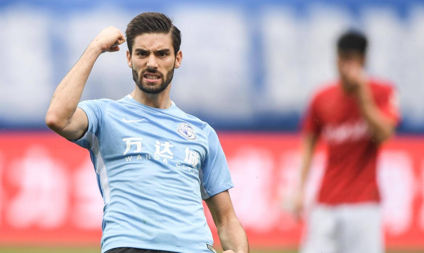 与万达商谈无果,核心外援遭多方惦记!新赛季的大连一方内忧外患