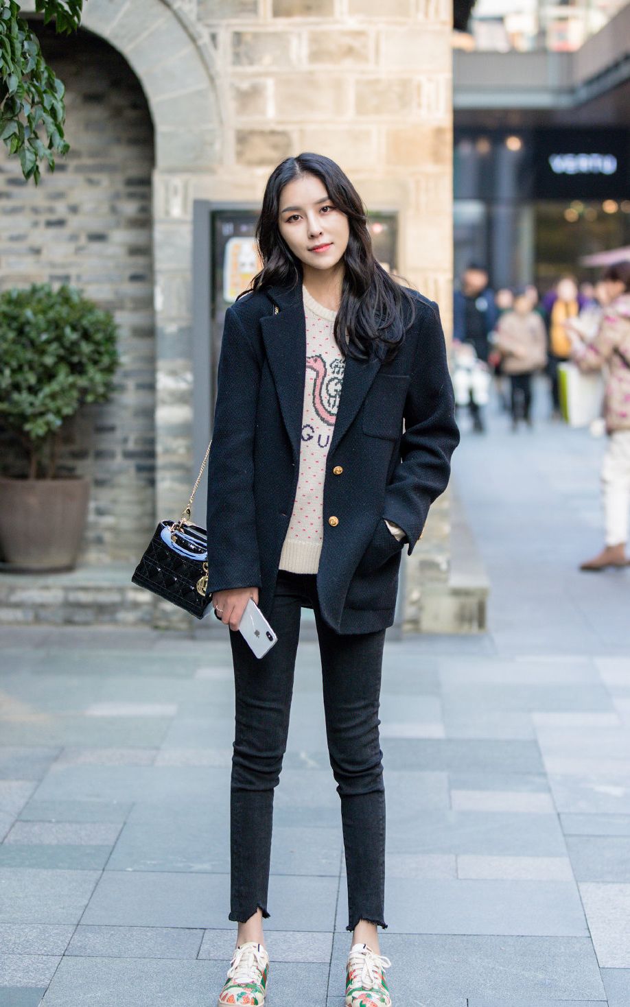 美女穿西装搭配牛仔裤帅气与妩媚并存刚柔并济之美真耐看