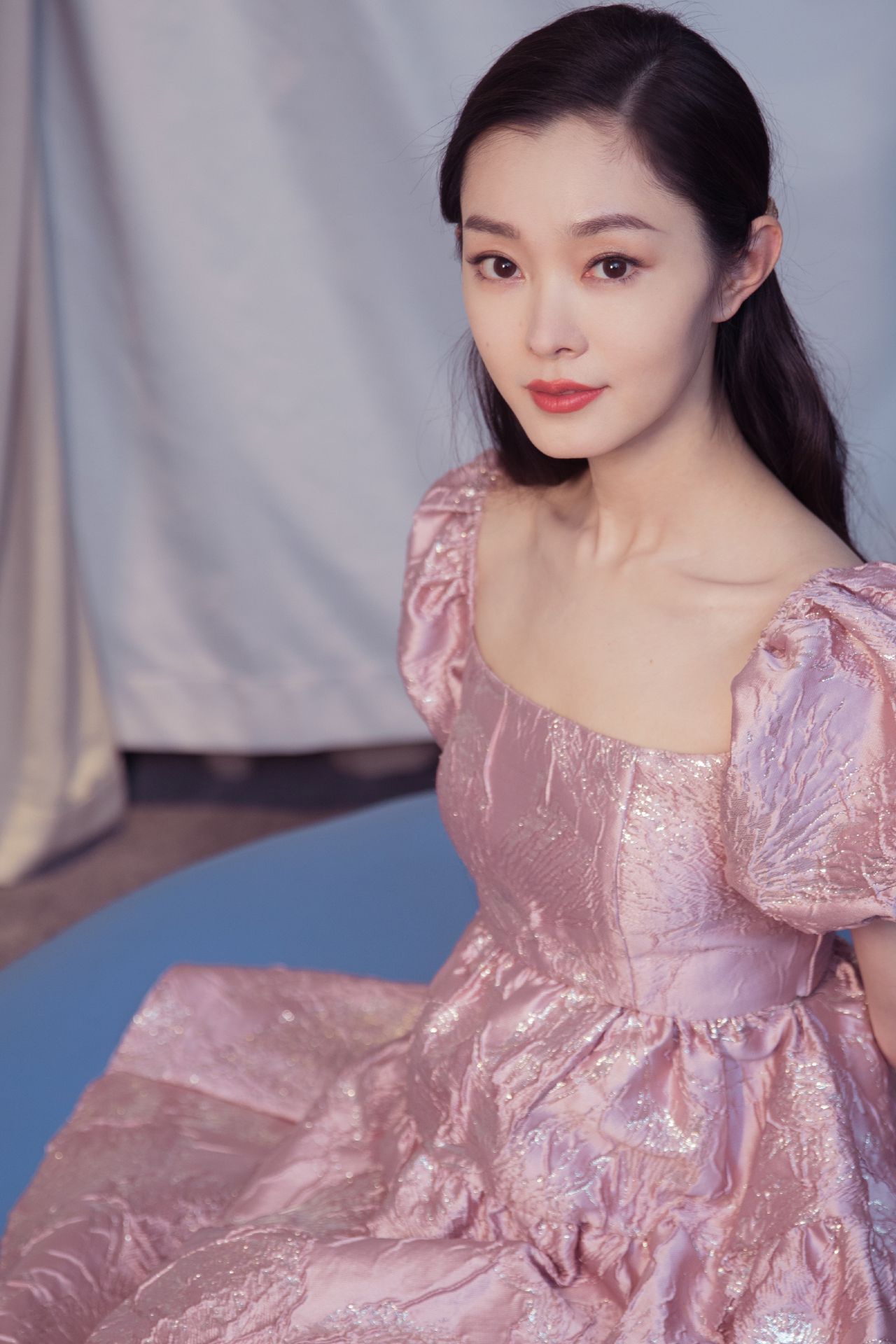 宋轶一身粉色泡泡裙,好有公主风