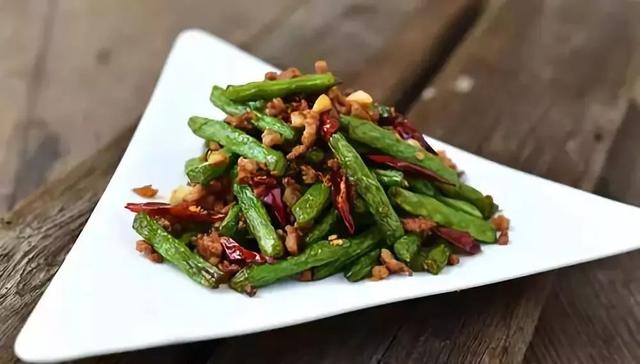 红烧茄子,干煸四季豆,青菜炒年糕的做法