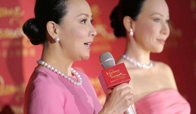 1,刘嘉玲,虽然蜡像比较模糊,但是看过去都觉得不像了