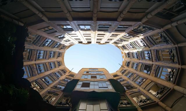 高迪最后设计的私人住宅，酷似外星人的巢穴