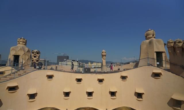 高迪最后设计的私人住宅，酷似外星人的巢穴