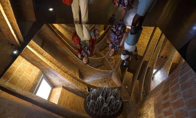 高迪最后设计的私人住宅，酷似外星人的巢穴