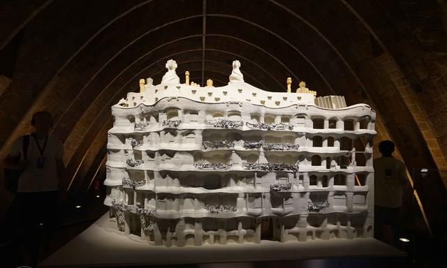 高迪最后设计的私人住宅，酷似外星人的巢穴