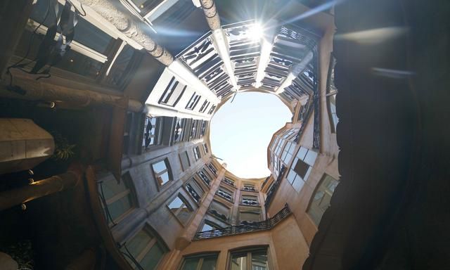 高迪最后设计的私人住宅，酷似外星人的巢穴