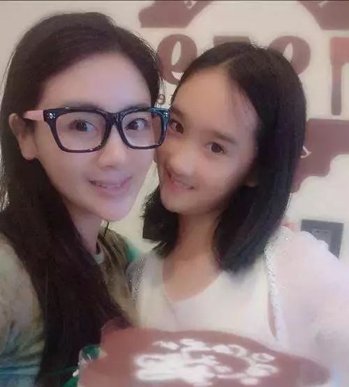 梅开二度嫁小鲜肉 幸福甜蜜羡煞旁人|许维恩|杨明学|田恩沛_新浪新闻