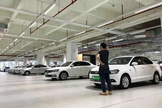 一台10万的电动车 二手车贩给2.5万你同意不