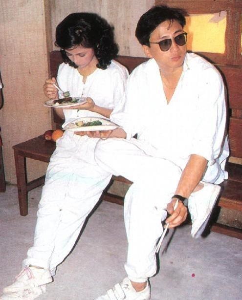 一组翁美玲进餐的老照片,明星们光彩的背后饮食却是这般凑合