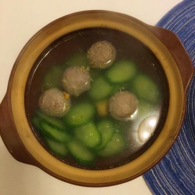 早晨还是要喝点汤的,不想喝肉丸汤可以换成蔬菜汤.