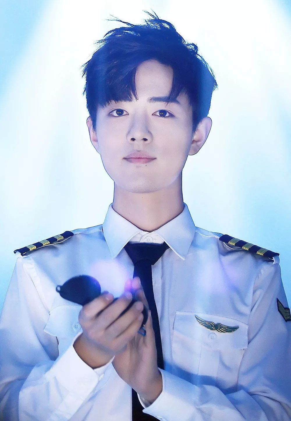 李沁和肖战穿制服要命