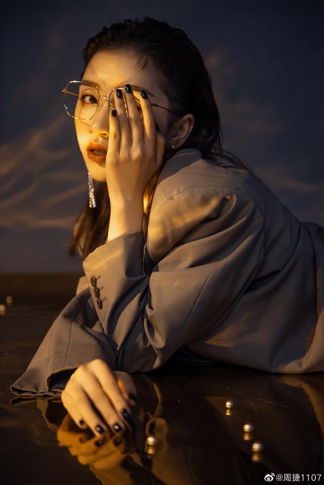 艺体女神周捷晒写真大片,又靓又飒魅力十足