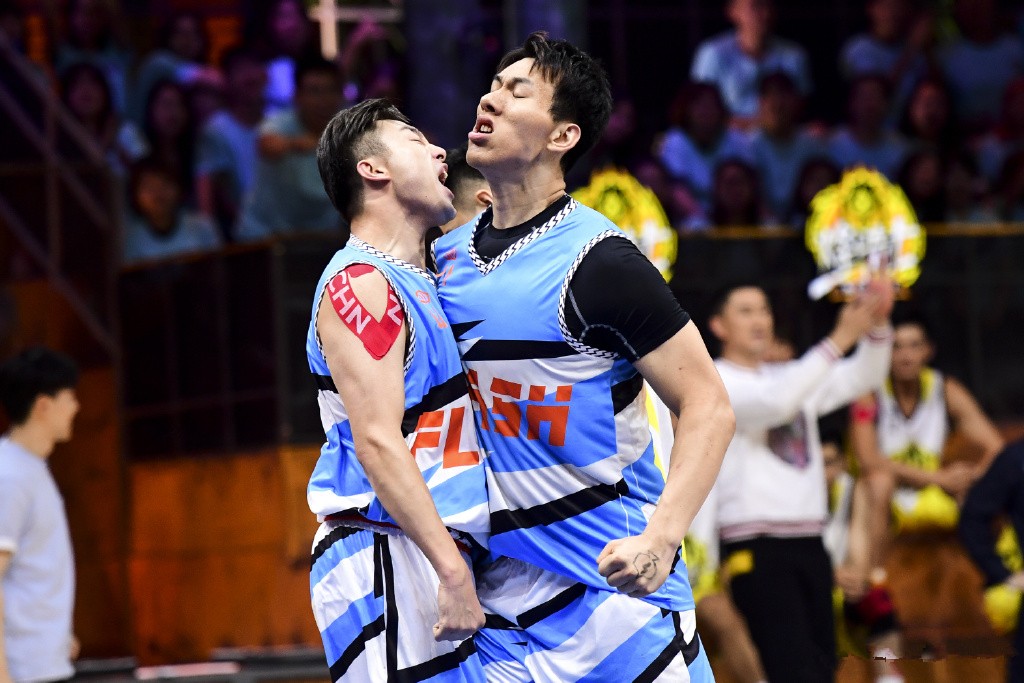 张鸿林在出名之后,球迷们给他起了一个外号叫"铁牛",对于这个外号