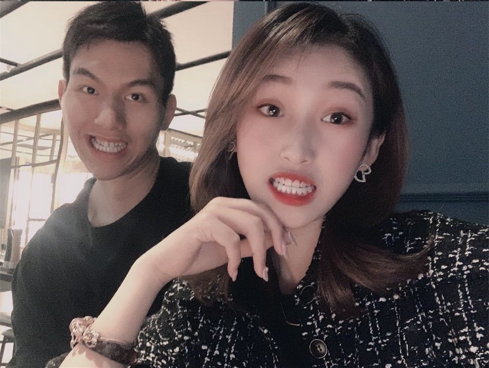 不打cba也可以年薪过百万,女友在他面前很娇小|cba|张鸿林|铁牛_新浪