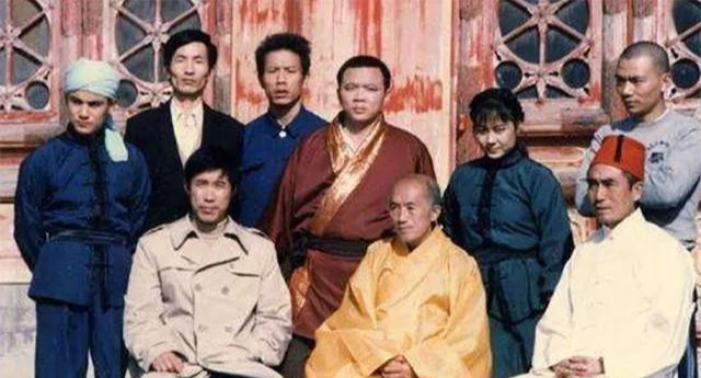 在上世纪拍摄过的少林寺电影《海灯法师》,有人称看到他在表演二指禅