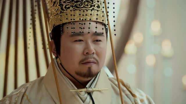 刘裕听到这个消息大怒,竟然还有替司马德文殉死的,便下定了